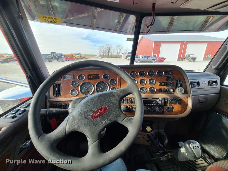 image for item GB9062 2009 Peterbilt 389  semi truck