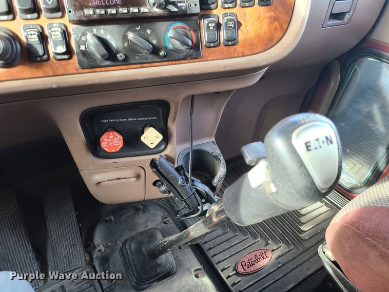 image for item GB9062 2009 Peterbilt 389  semi truck