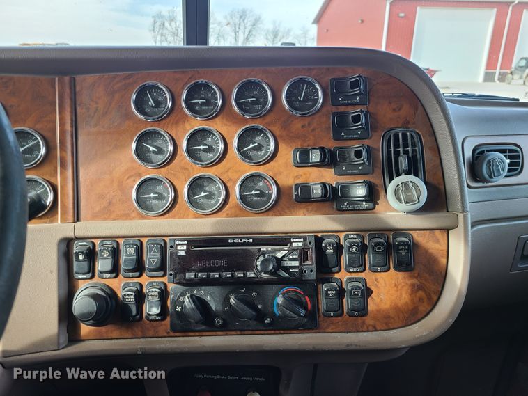 image for item GB9062 2009 Peterbilt 389  semi truck