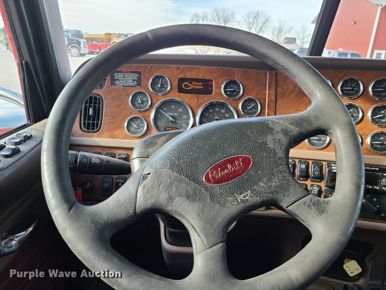 image for item GB9062 2009 Peterbilt 389  semi truck