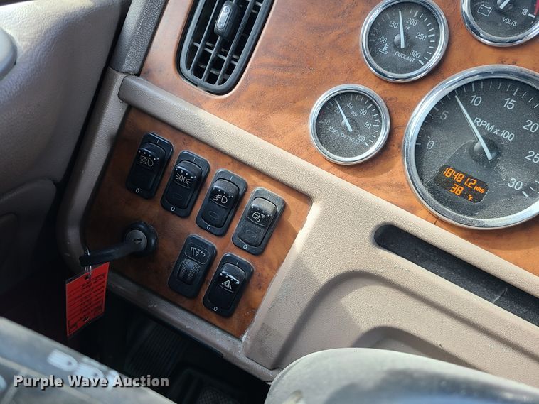 image for item GB9062 2009 Peterbilt 389  semi truck