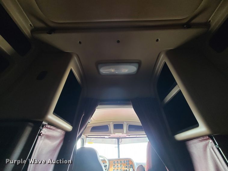 image for item GB9062 2009 Peterbilt 389  semi truck