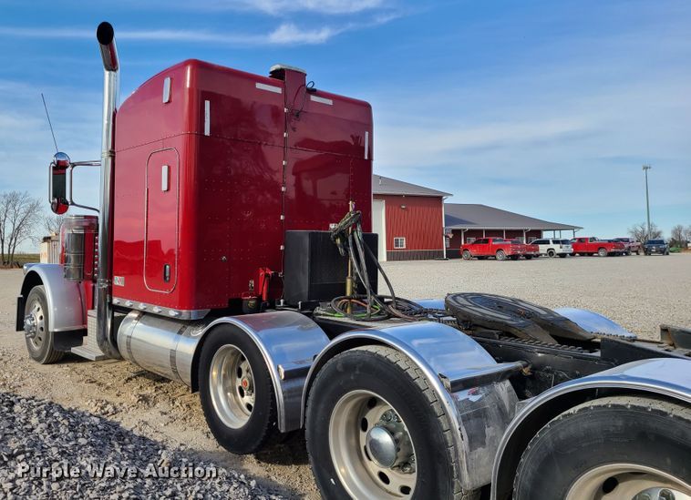 image for item GB9062 2009 Peterbilt 389  semi truck