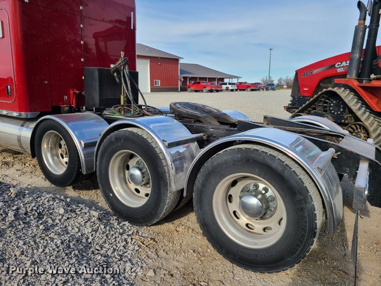 image for item GB9062 2009 Peterbilt 389  semi truck