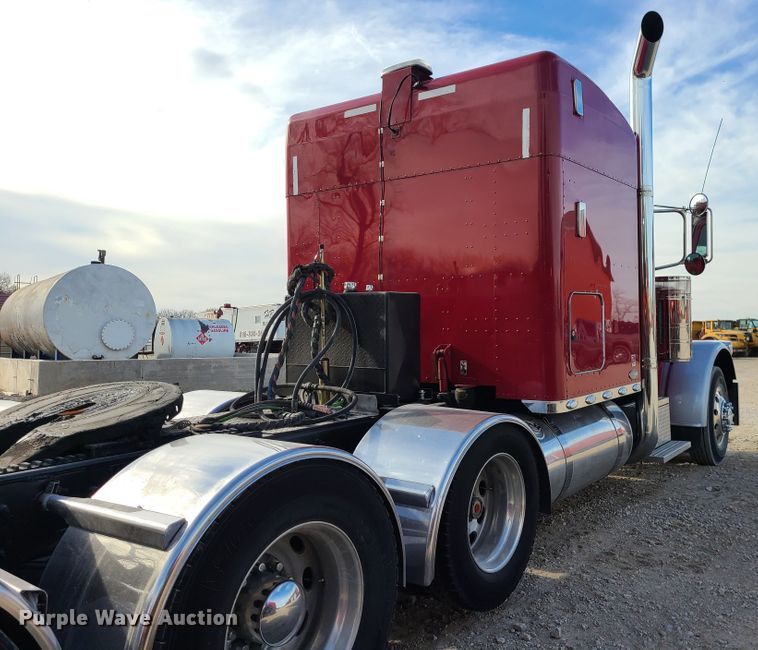 image for item GB9062 2009 Peterbilt 389  semi truck