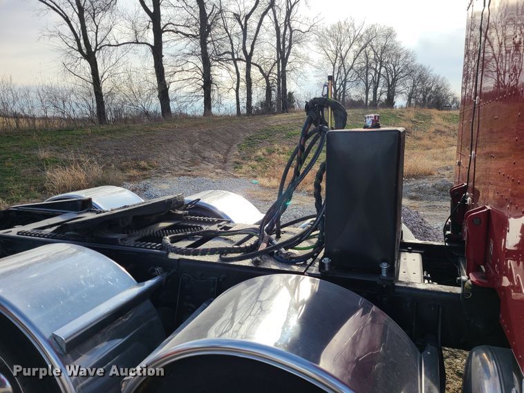 image for item GB9062 2009 Peterbilt 389  semi truck