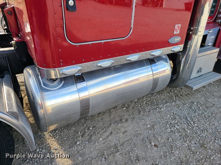 image for item GB9062 2009 Peterbilt 389  semi truck