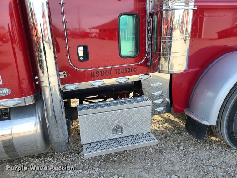 image for item GB9062 2009 Peterbilt 389  semi truck