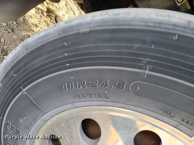 image for item GB9062 2009 Peterbilt 389  semi truck