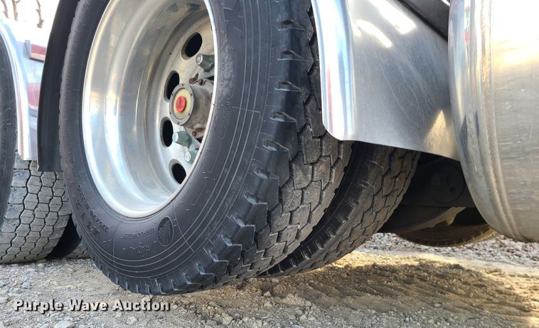 image for item GB9062 2009 Peterbilt 389  semi truck