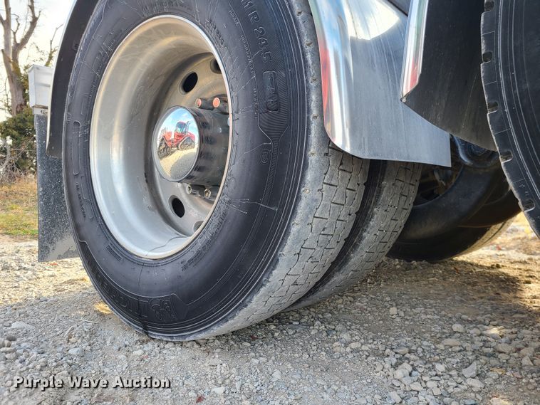 image for item GB9062 2009 Peterbilt 389  semi truck