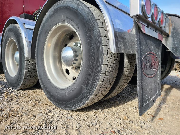 image for item GB9062 2009 Peterbilt 389  semi truck