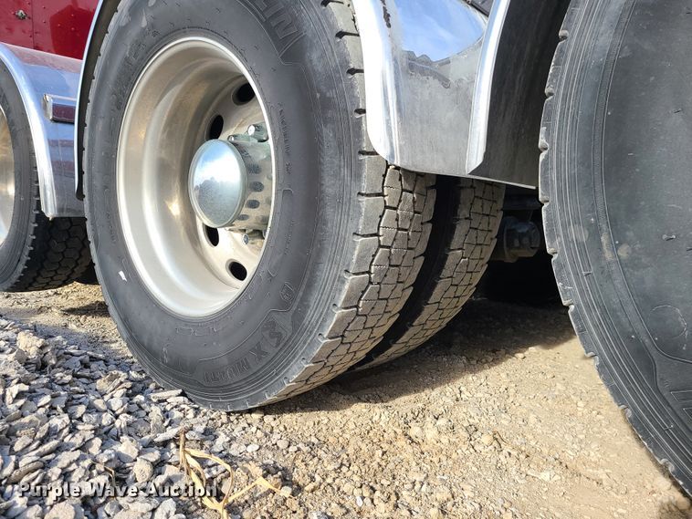 image for item GB9062 2009 Peterbilt 389  semi truck