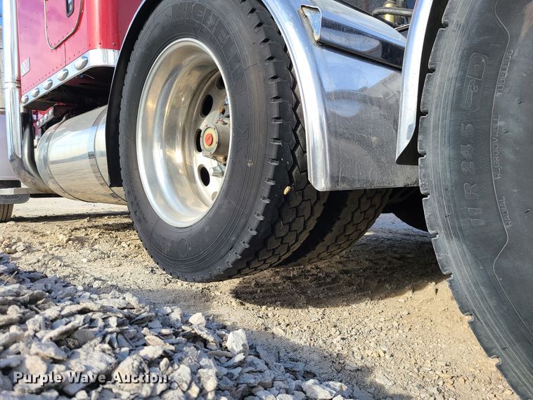 image for item GB9062 2009 Peterbilt 389  semi truck