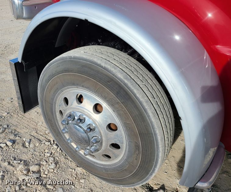 image for item GB9062 2009 Peterbilt 389  semi truck