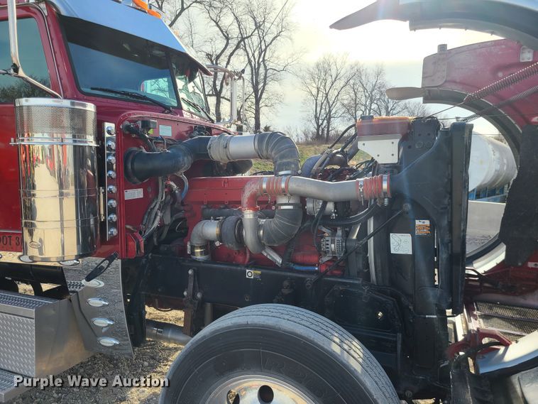 image for item GB9062 2009 Peterbilt 389  semi truck