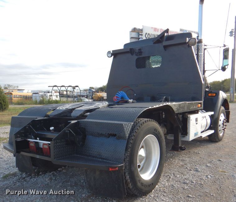 image for item HT9487 2001 Kenworth T300  semi truck