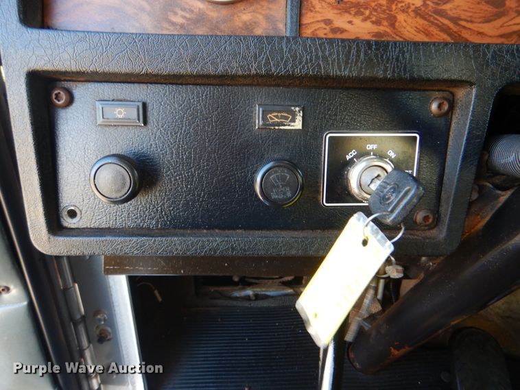 image for item HT9487 2001 Kenworth T300  semi truck