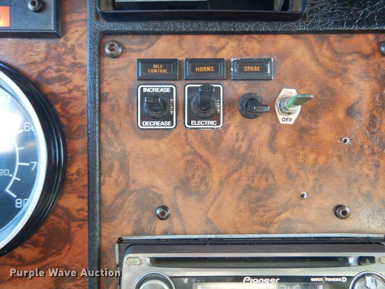 image for item HT9487 2001 Kenworth T300  semi truck