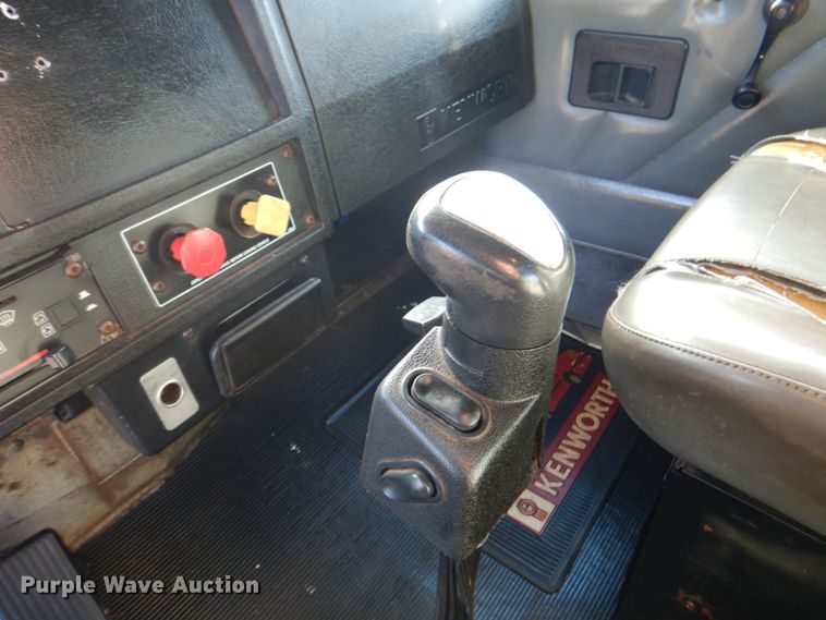 image for item HT9487 2001 Kenworth T300  semi truck