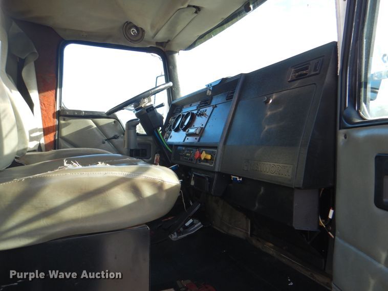 image for item HT9487 2001 Kenworth T300  semi truck