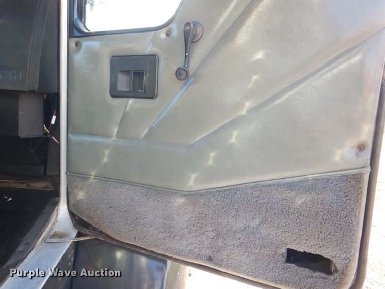 image for item HT9487 2001 Kenworth T300  semi truck