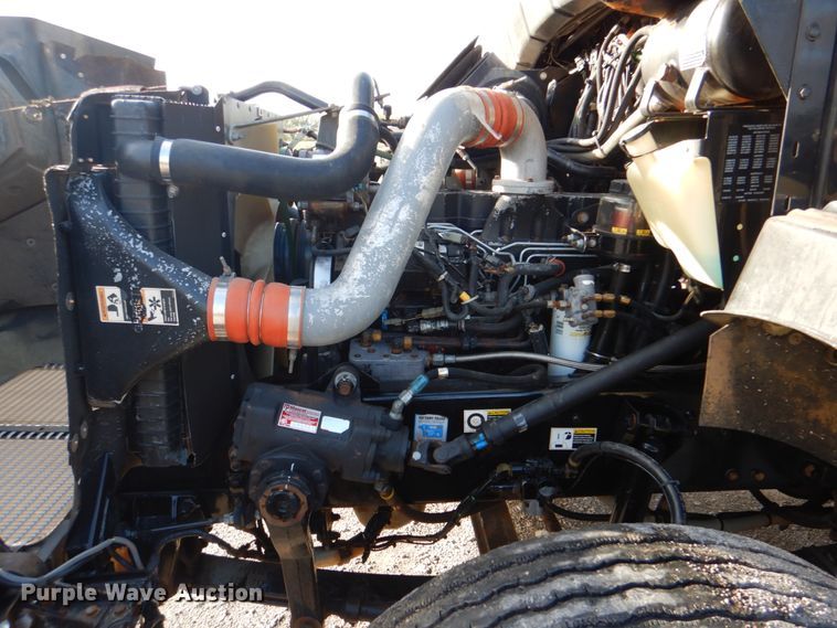 image for item HT9487 2001 Kenworth T300  semi truck