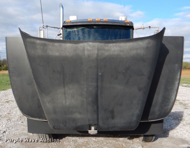 image for item HT9487 2001 Kenworth T300  semi truck