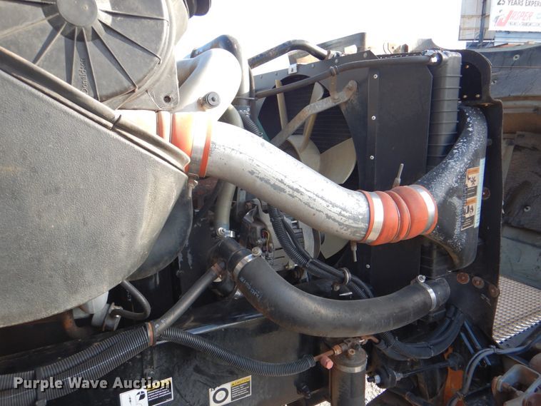 image for item HT9487 2001 Kenworth T300  semi truck