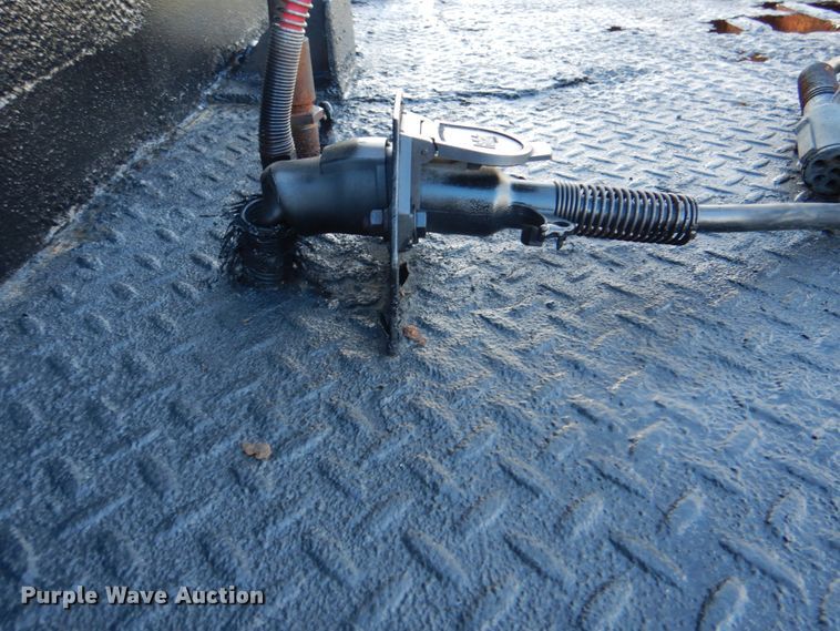 image for item HT9487 2001 Kenworth T300  semi truck