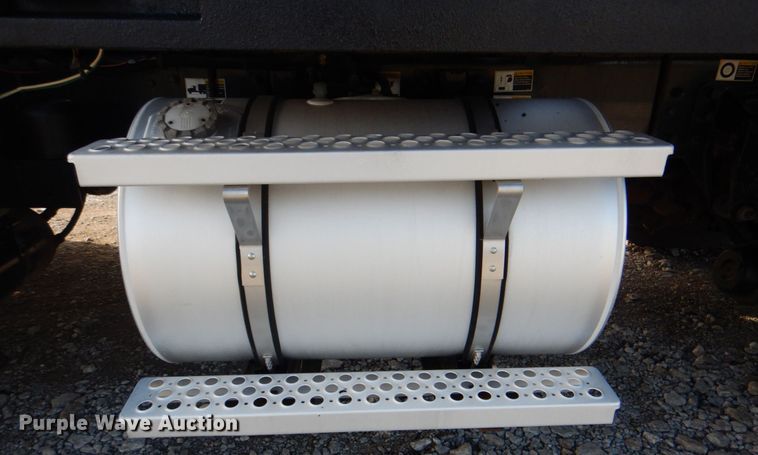 image for item HT9487 2001 Kenworth T300  semi truck