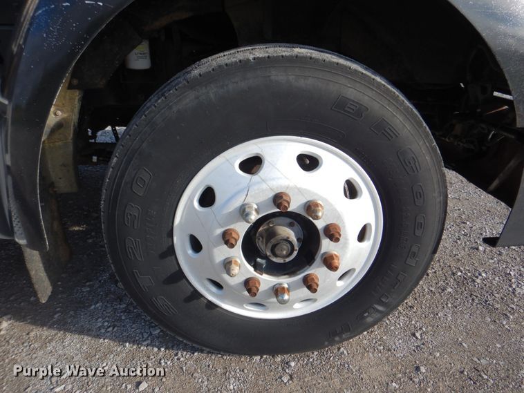 image for item HT9487 2001 Kenworth T300  semi truck