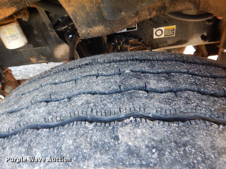 image for item HT9487 2001 Kenworth T300  semi truck