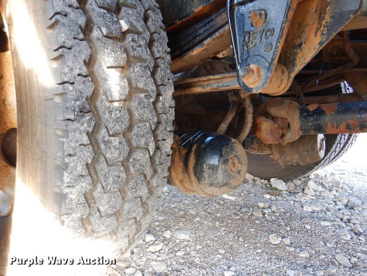 image for item HT9487 2001 Kenworth T300  semi truck