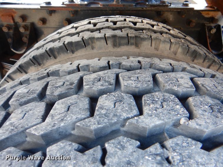 image for item HT9487 2001 Kenworth T300  semi truck