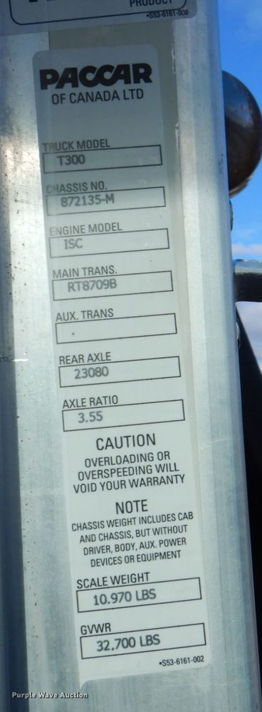 image for item HT9487 2001 Kenworth T300  semi truck