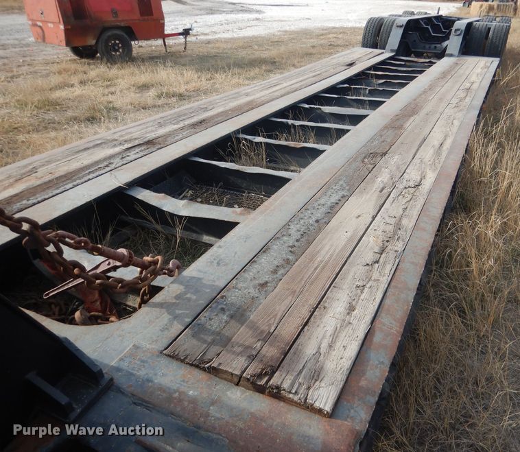 image for item HU9360 1995 Fontaine TRILB  lowboy equipment trailer