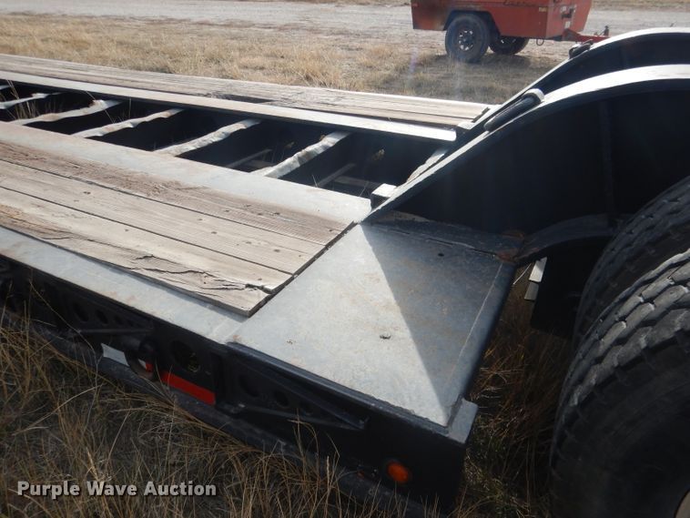 image for item HU9360 1995 Fontaine TRILB  lowboy equipment trailer