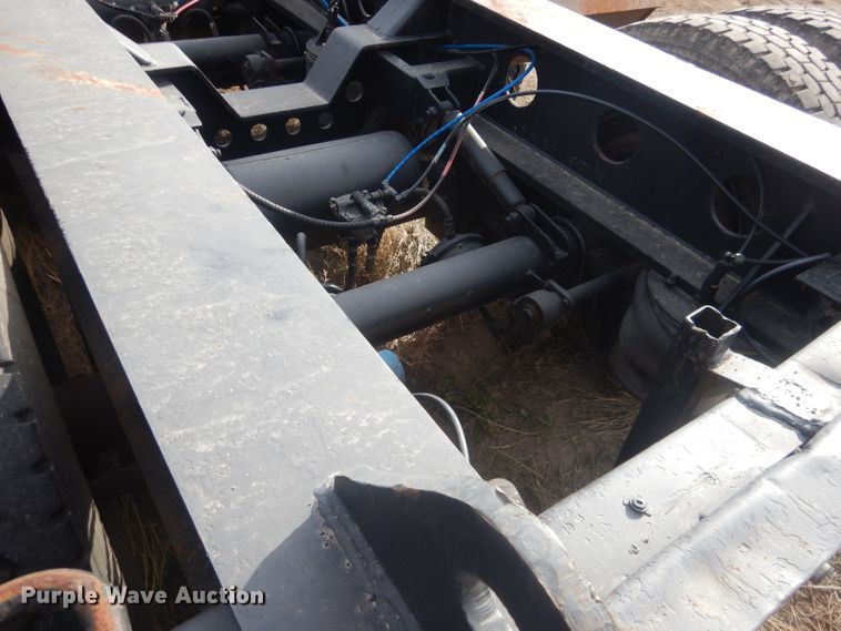 image for item HU9360 1995 Fontaine TRILB  lowboy equipment trailer