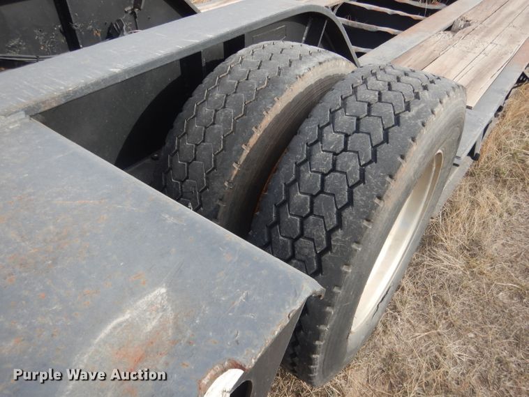 image for item HU9360 1995 Fontaine TRILB  lowboy equipment trailer