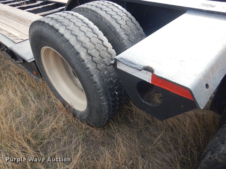 image for item HU9360 1995 Fontaine TRILB  lowboy equipment trailer