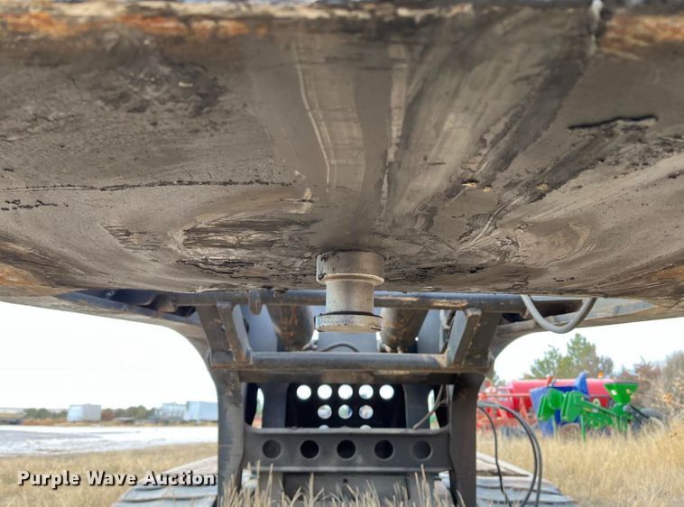 image for item HU9360 1995 Fontaine TRILB  lowboy equipment trailer