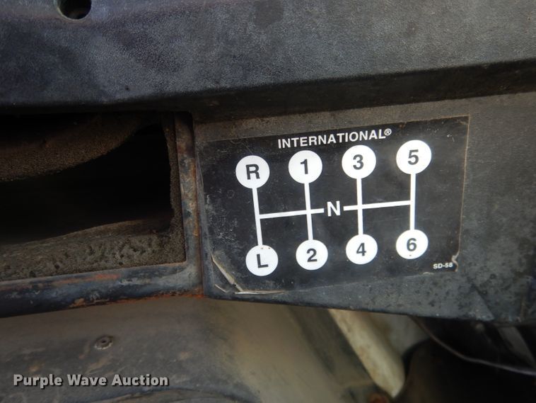 image for item HU9362 2000 International 4900  box truck