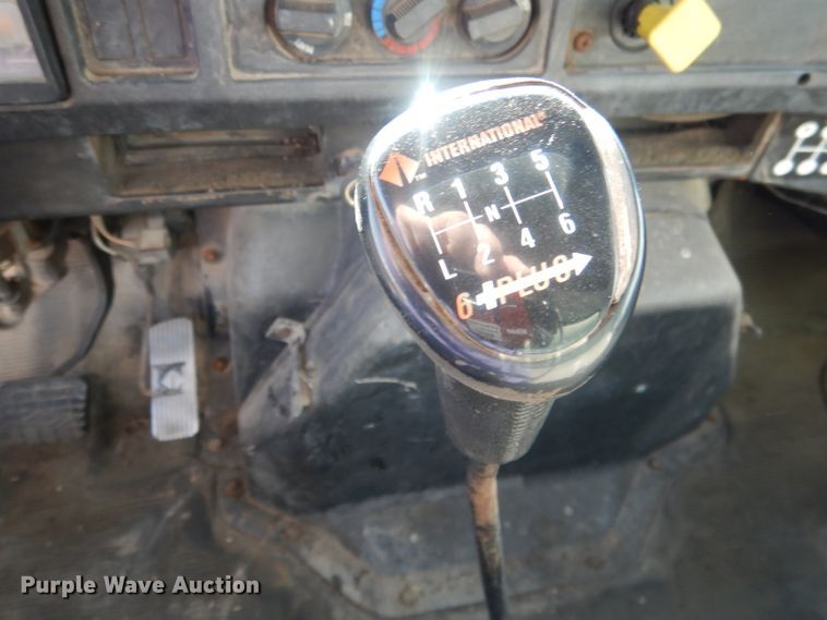 image for item HU9362 2000 International 4900  box truck