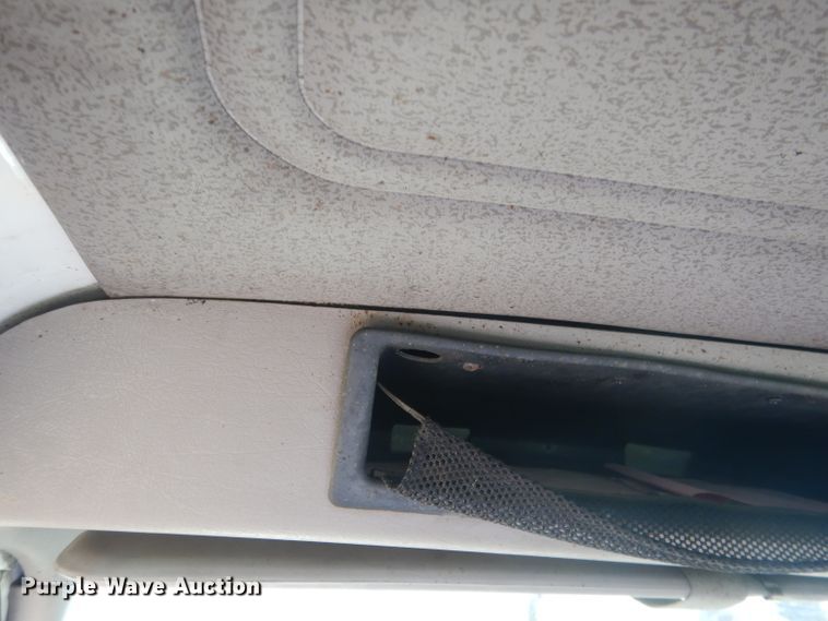 image for item HU9362 2000 International 4900  box truck