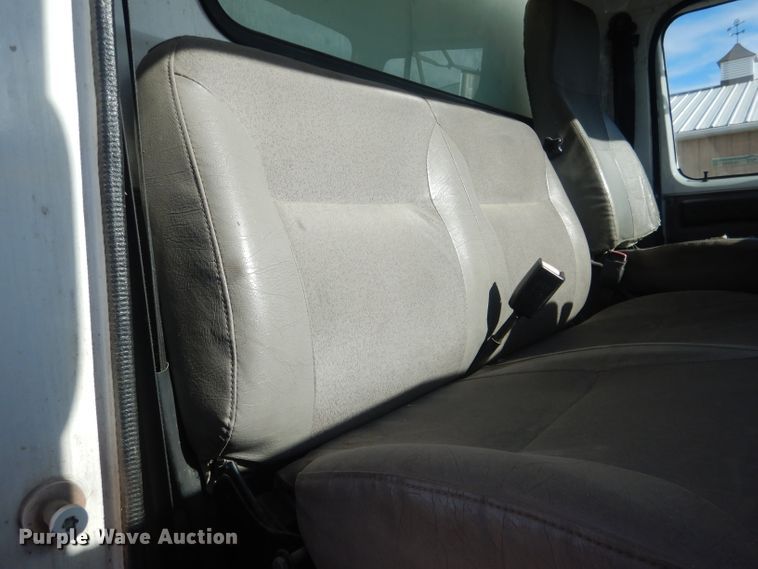 image for item HU9362 2000 International 4900  box truck