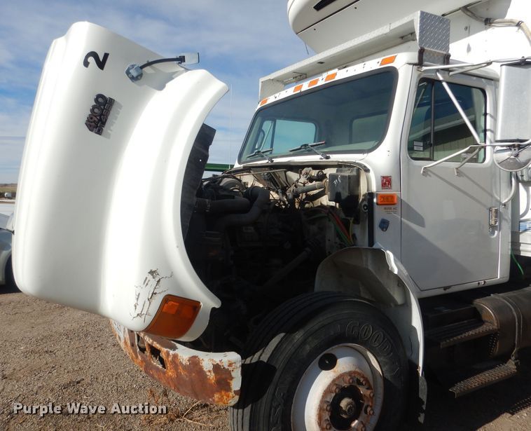 image for item HU9362 2000 International 4900  box truck