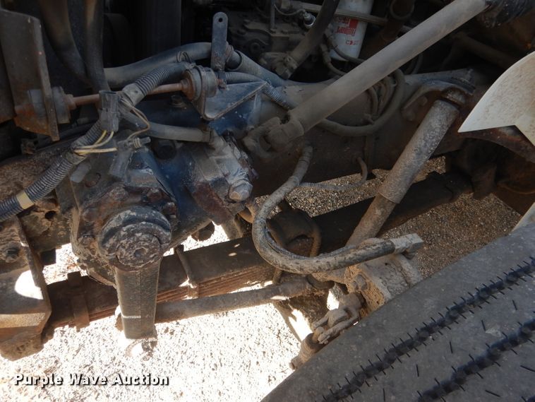 image for item HU9362 2000 International 4900  box truck