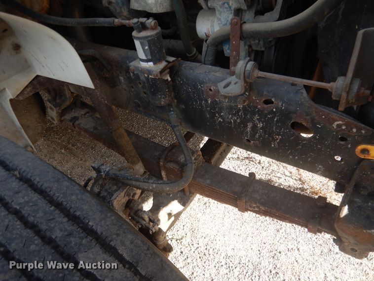 image for item HU9362 2000 International 4900  box truck