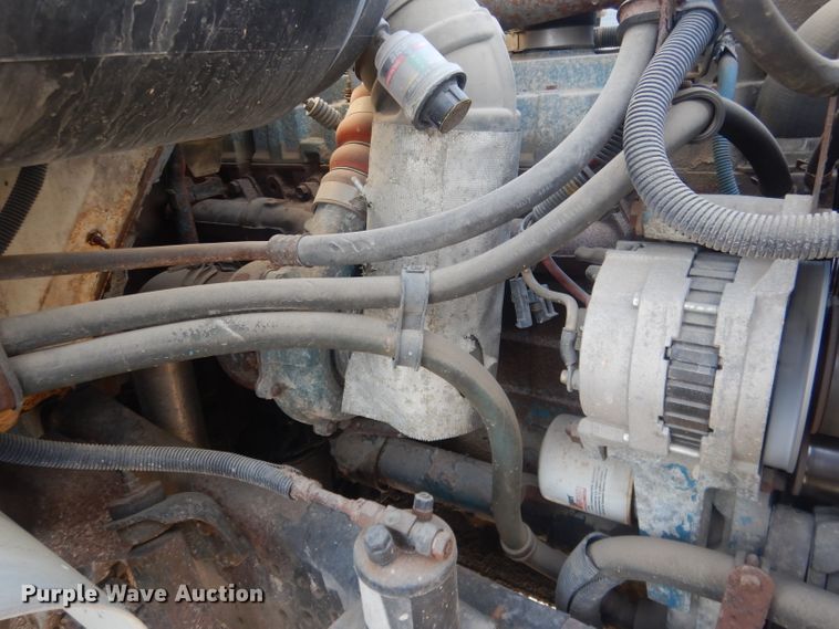 image for item HU9362 2000 International 4900  box truck